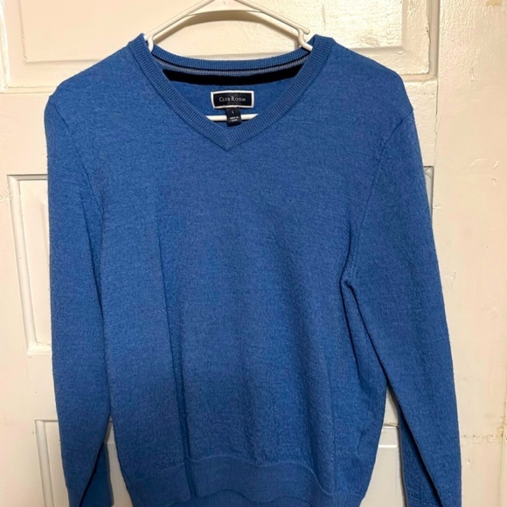 Macys Club Room the nut sweater size large, does fit like a medium